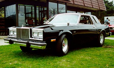 1980_Chrysler_Lebaron_left_front.jpg (33670 bytes)