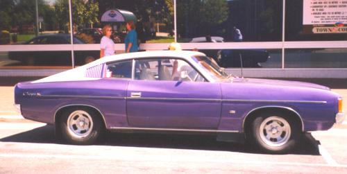 1975_Dodge_Charger.jpg (21344 bytes)