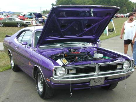 A-1971_Dodge_Demon_RightFront.jpg (33240 bytes)