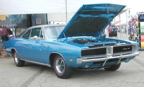 B-1969_Dodge_Charger_RightFront.jpg (28898 bytes)