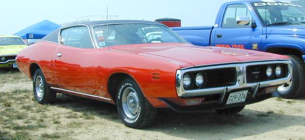 B-1971_Dodge_Charger_RightFront.jpg (33449 bytes)