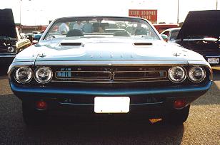 1971_Turquoise_Dodge_Challenger-Front_Peter.jpg (14451 bytes)