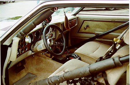 1980_Chrysler_Lebaron_interior.jpg (43370 bytes)
