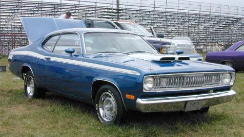 A-1971_Plymouth_Duster_RightFront.jpg (34366 bytes)