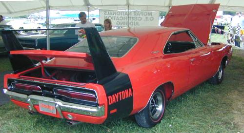 B-1969_Dodge_Daytona_RightRear.jpg (29824 bytes)