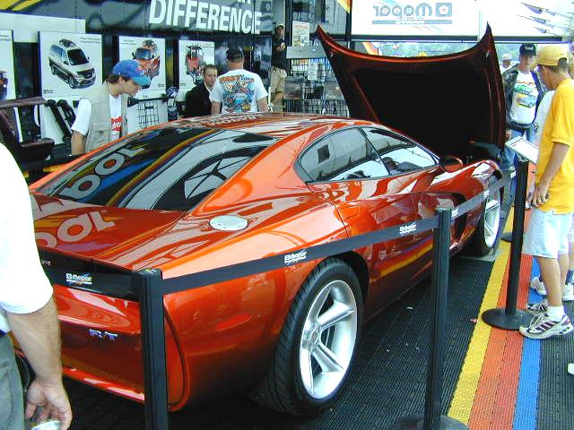 Concept-Dodge_Charger_RightRear.jpg (68416 bytes)